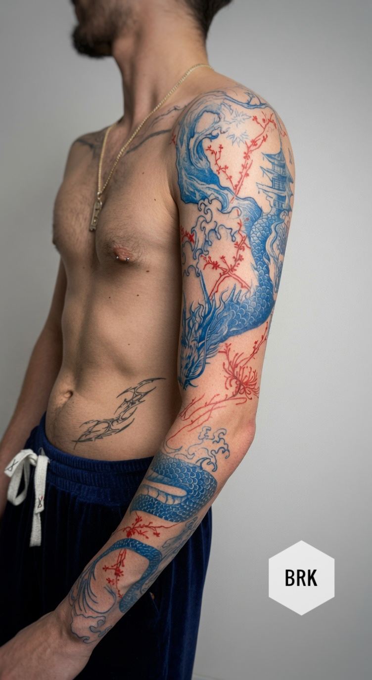 Sinop japon stil kol dövmesi — mavi ejderha, dalga ve kiraz çiçeği sleeve, GreenGallery Tattoo